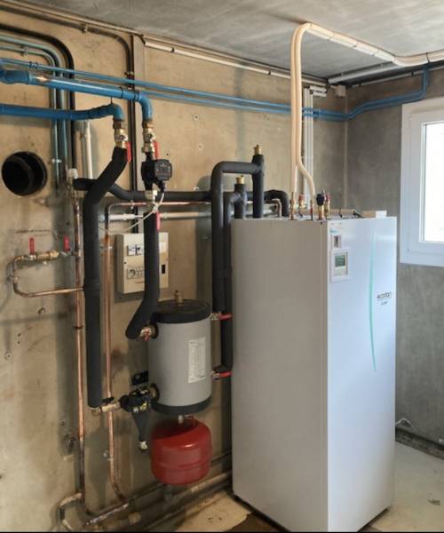 Installation d'une pompe à chaleur AIR/EAU MITSUBISHI 12 kw avec production ECS  à NEUVILLE SUR SAONE (Région Rhône Alpes)