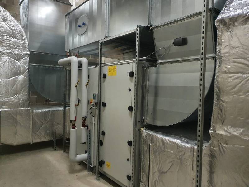 Travaux de Chauffage et de ventilation d'une salle de sport à GLEIZE, région beaujolaise (Chaudière VIESSMANN)