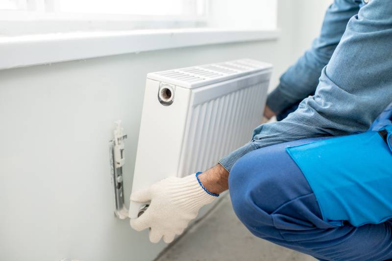 Désembouage  hydrodynamique de votre ancien radiateur en fonte à Lyon : nettoyage de vos conduits par Novelio