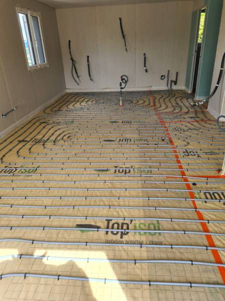 Installation d'un plancher chauffant à l'eau chez un particulier à Lachassagne dans le Rhône 69480